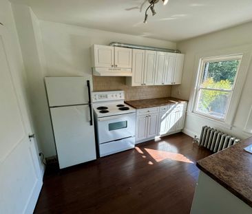 **COZY UPPER 1 BEDROOM UNIT IN WELLAND** - Photo 4