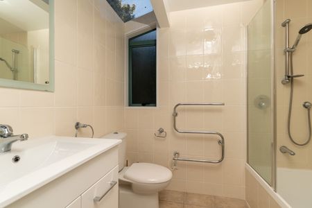 Parnell Beauty With Parking - Photo 4