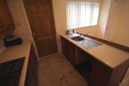 2 bedroom end of terrace house to rent - Photo 5