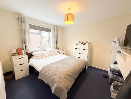 5 bedroom semi-detached house to rent - Photo 5