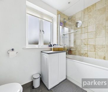 2 bedroom end of terrace house to rent - Photo 3