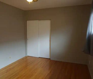 One Bedroom, Spacious, Cozy, Recently Renovated Apartment in Sunalt... - Photo 1
