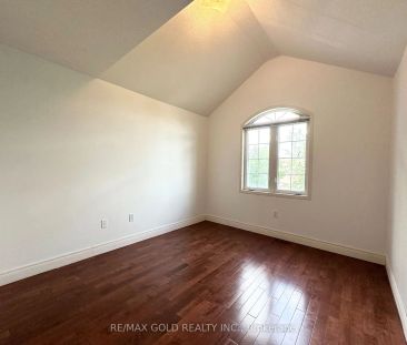 Detached Home For Lease | W9053645 - Photo 1