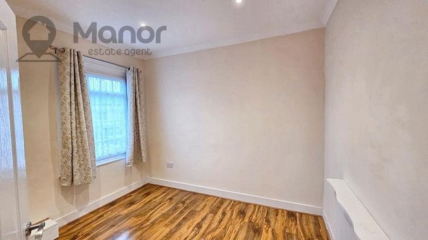 4 bedroom terraced house to rent - Photo 1