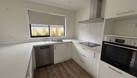 Modern 2-bedroom townhouse - Photo 4