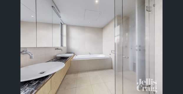 ABSOLUTE BEACHFRONT GOLDEN MILE WITH SPECTACULAR BAY AND CITY VIEWS - Photo 1