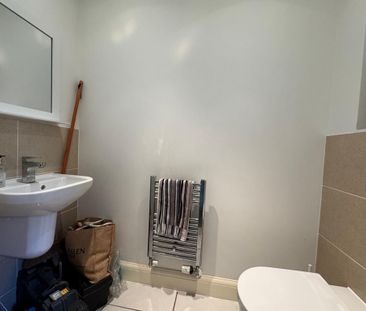 4 bedroom terraced house to rent - Photo 5