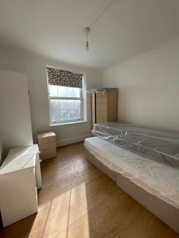 4 Bed Flat, Corbin House, E3 - Photo 4