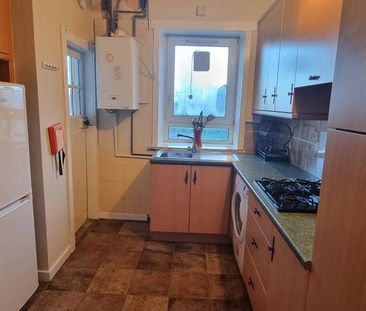 3 bedroom flat to rent - Photo 6