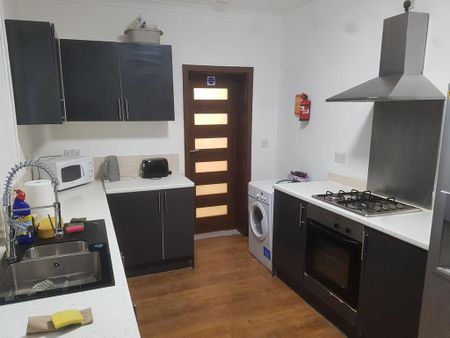 5 bedroom terraced house to rent - Photo 3