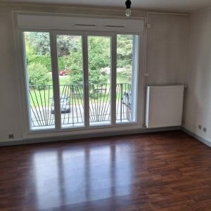 Location Appartement à ST EGREVE - Photo 2