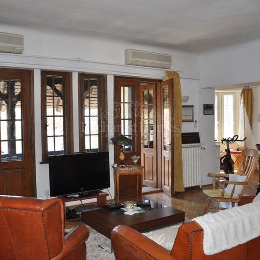 Charming Apartment of Three Bedrooms in Historical Villa, Ioanid park - Photo 1