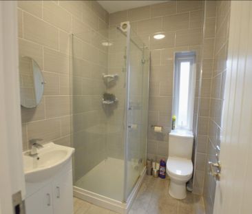 1 bedroom in a house share to rent - Photo 5