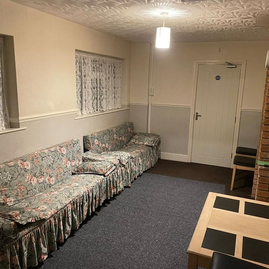 Room in a Shared House, Ivor Road, B11 - Photo 1