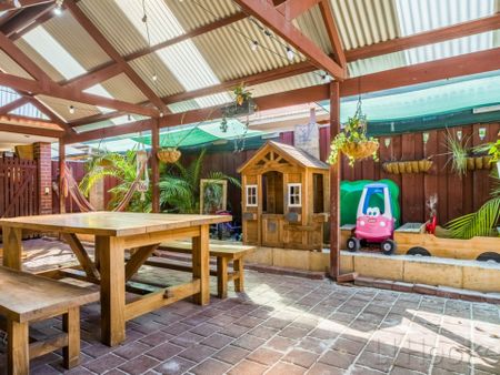 Spacious Elevated Family Home in Sought-After Mindarie - Photo 5