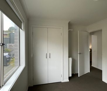 Spacious 3 bedroom home in the highly sought after Parkhead Circuit... - Photo 3