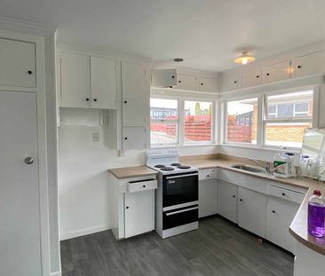 Family Home In Kamo - Photo 1