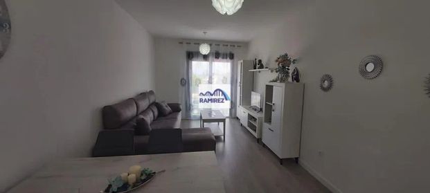 Alquiler de piso en Calle Berlín - Photo 1