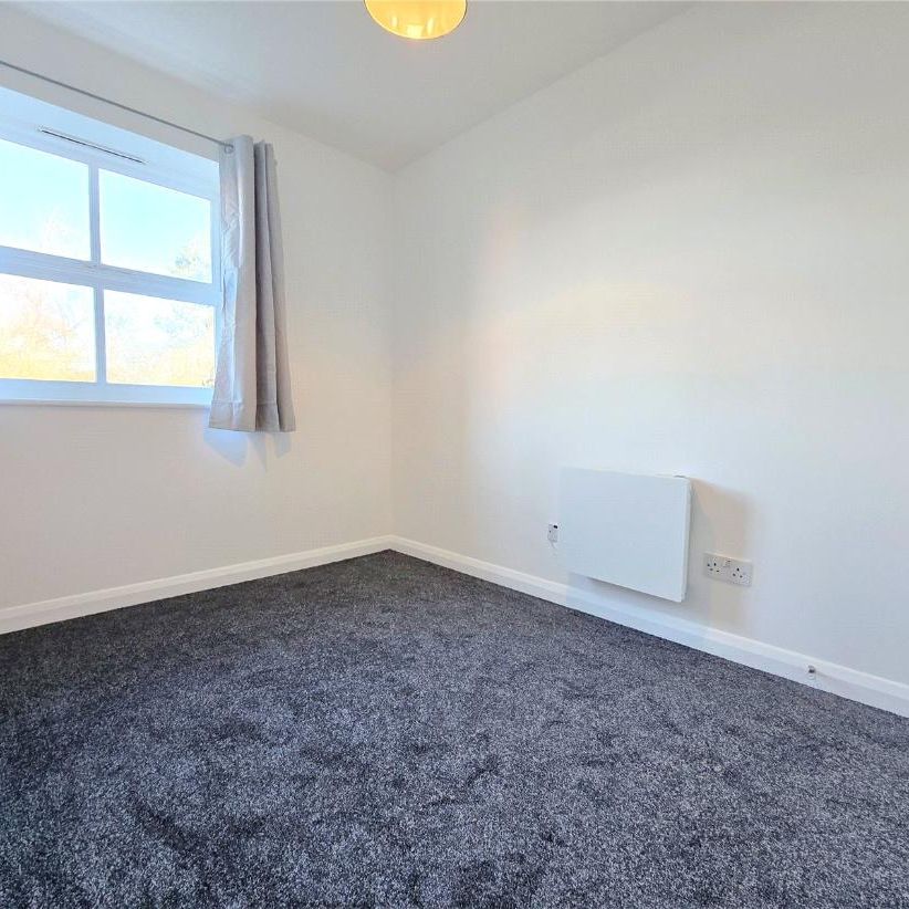 2 bed ground floor flat to rent in Wayletts, Leigh-on-Sea, SS9 - Photo 1