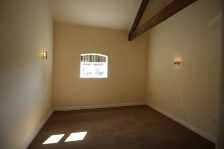 Two Bed Barn Conversion - Photo 4