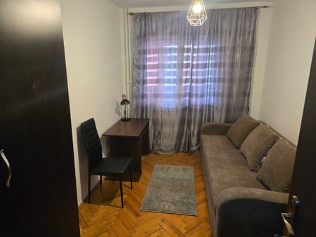 Apartament de inchiriat , 3 camere, zona UltracentralaIasi - Fotografie 2
