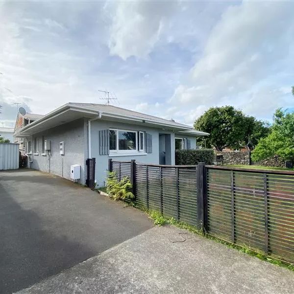 Charming Three-Bedroom Bungalow in Sandringham/Kingsland - Photo 1