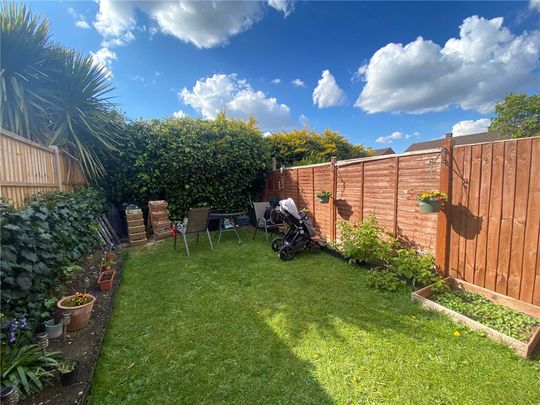 Glebe Way, Hanworth, Middlesex, TW13 6HH - Photo 1