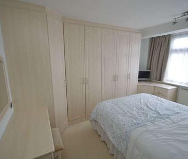 Heybridge Drive, Ilford, IG6 - Photo 5