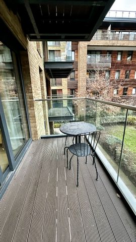 Albatross Way, London - Photo 2