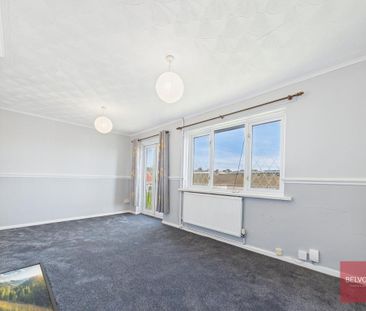 3 bedroom flat to rent - Photo 4