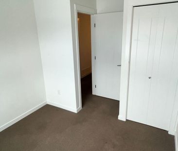 3 bed/2.5 bath Townhouse in Glenmore - Photo 6