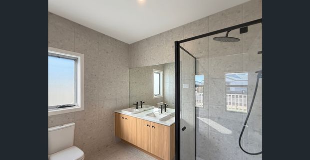 🏠 Brand New 4-Bedroom in Eynesbury - Photo 1