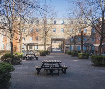 1 bedroom in a flat share to rent - Photo 6