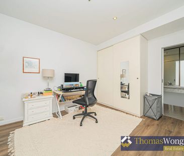 West Side QV Apartment With Stunning Views - Photo 3