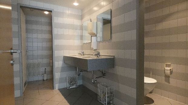 MODERNE BÜRO-/ VERKAUFSFLÄCHE IN KREFELD ZU VERMIETEN - Photo 1