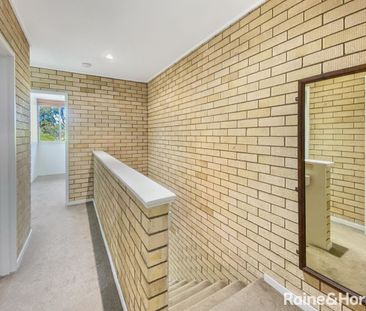 Spacious & Convenient 3 Bedroom Townhouse in a Leafy Setting - Photo 4