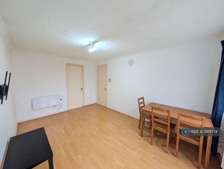 1 bedroom flat to rent - Photo 2