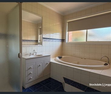 SPACIOUS FAMILY HOME - Photo 5