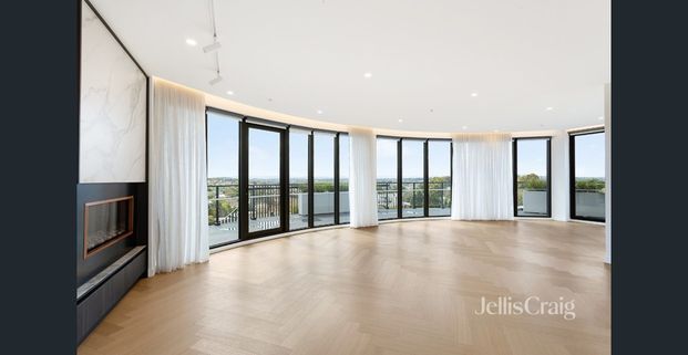 GLAMOROUS PENTHOUSE APARTMENT - Photo 1
