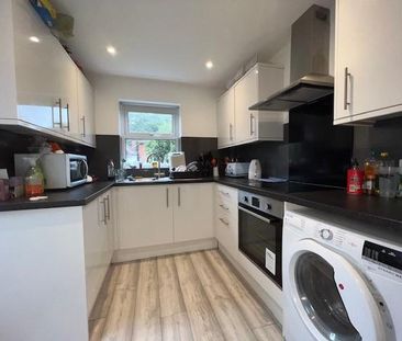 1 bedroom in a house share to rent - Photo 3