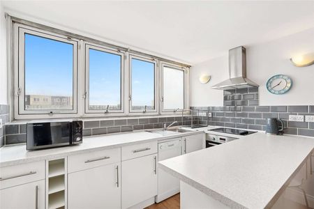A newly decorated 3 double bedroom flat - Photo 3