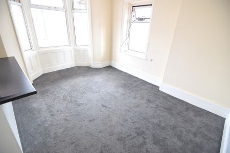 To Let 1 Bed Flat - Photo 5