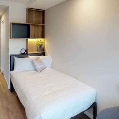 Studio Large with Balcony - Photo 1