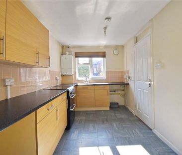 2 bedroom end of terrace house to rent - Photo 3