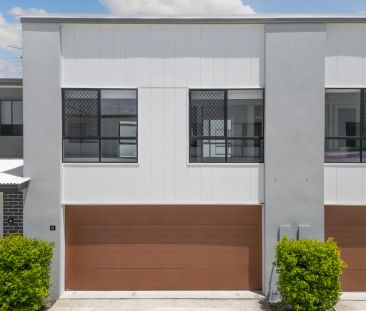 Four Bedroom Townhouse in sort after Mango Hill complex - Photo 3