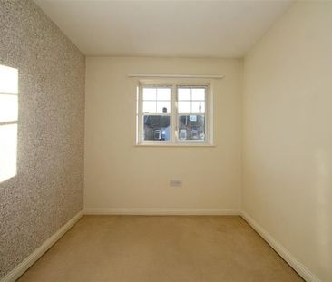 2 bedroom semi-detached house to rent - Photo 6