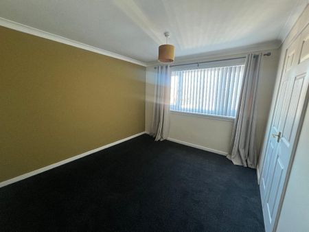 SPACIOUS THREE BEDROOM HOME IN POPULAR SOUGHT AFTER AREA JUST BECOME AVAILABLE - Photo 4