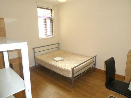 5 bedroom flat to rent - Photo 4