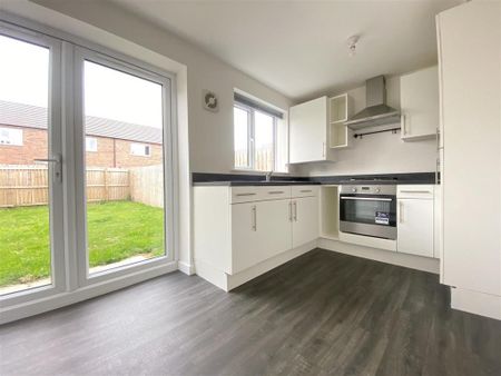 2 bedroom semi-detached house to rent - Photo 4