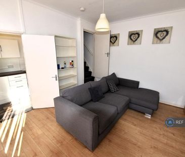 2 bedroom end of terrace house to rent - Photo 2